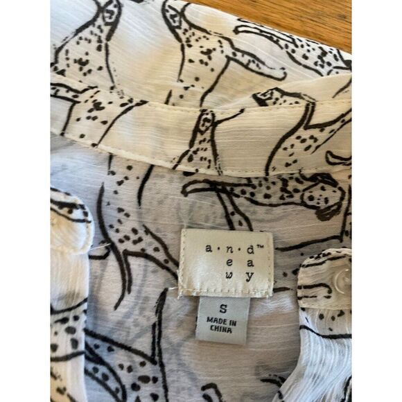 A New Day women's sheer dog patterned high low collared button front blouse sz S - Picture 7 of 8